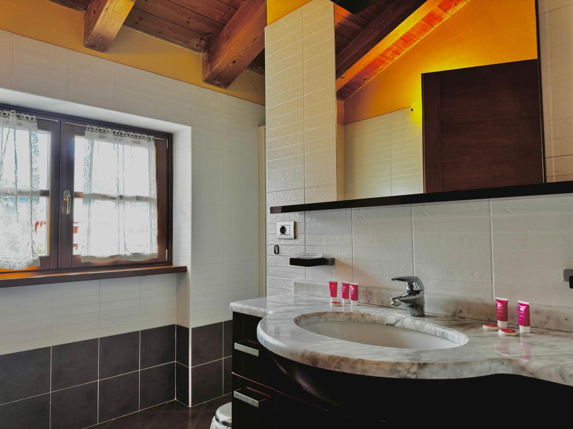 Aparthotel Sweet Spot Riva del Garda Exterior foto