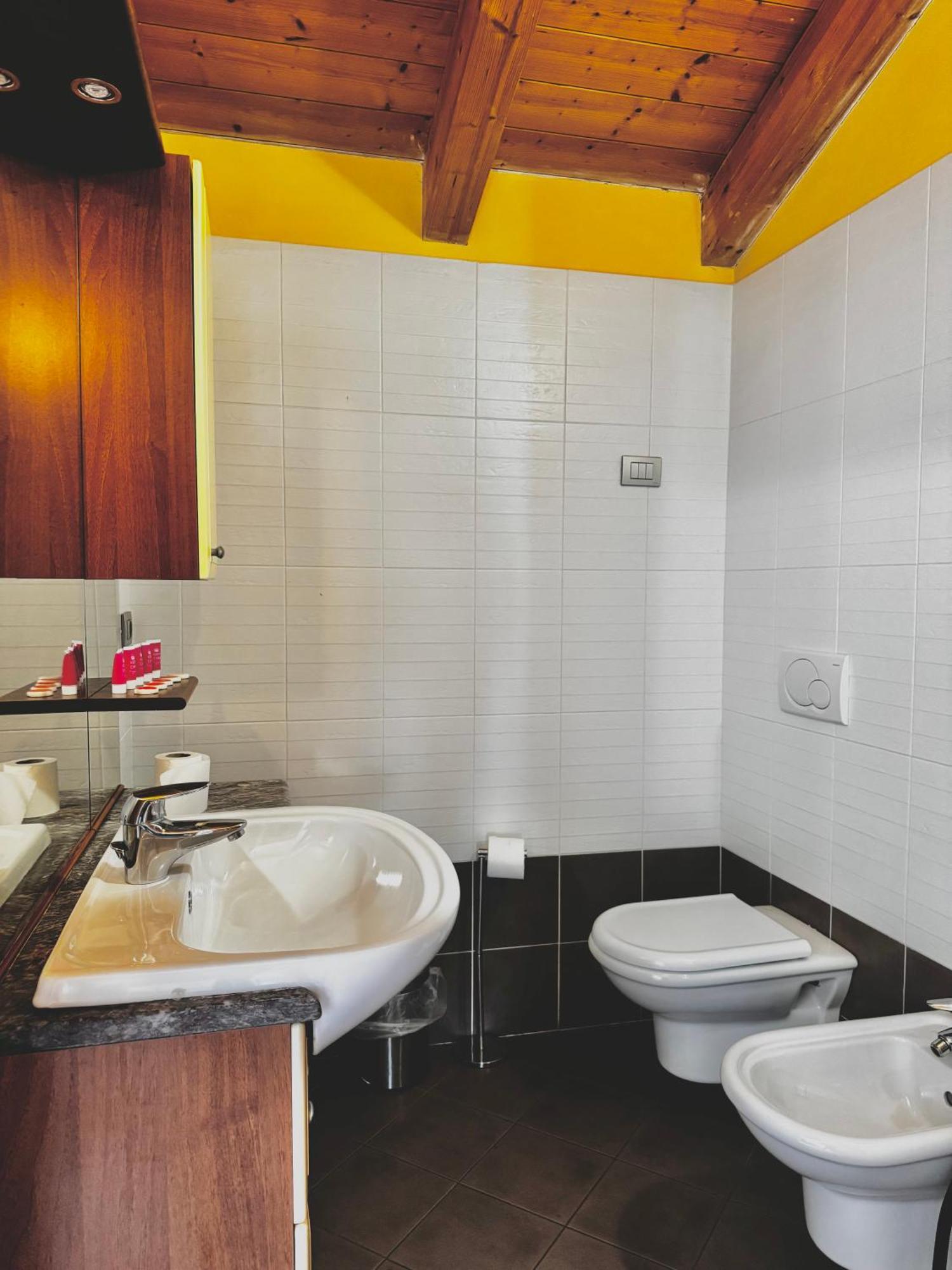 Aparthotel Sweet Spot Riva del Garda Exterior foto